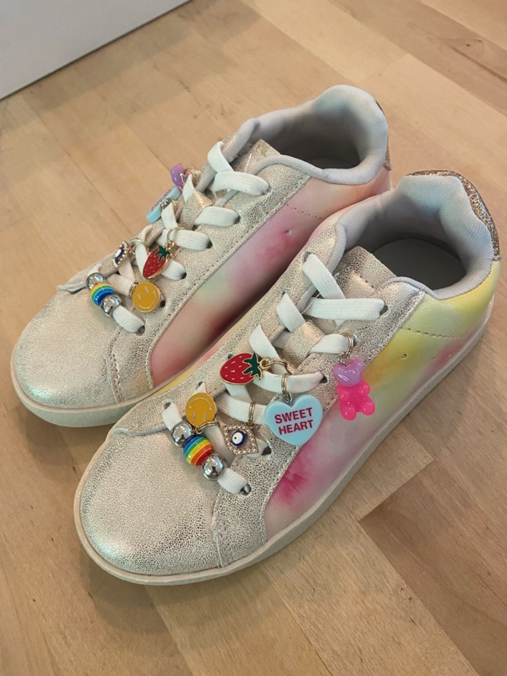 NWOT Steve Madden Toddler Girls' Poet Pastel Rainbow Charm Sneakers Size 11 - Picture 2 of 10